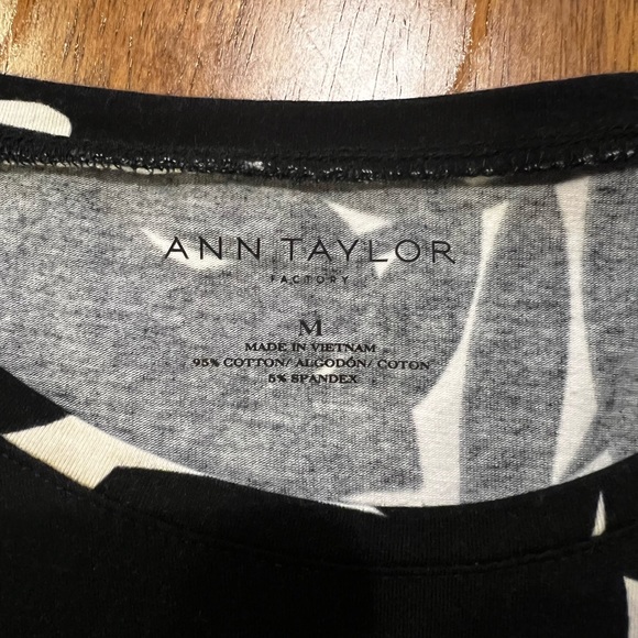 Ann Taylor Factory printed crew neck cotton tee - Picture 2 of 3